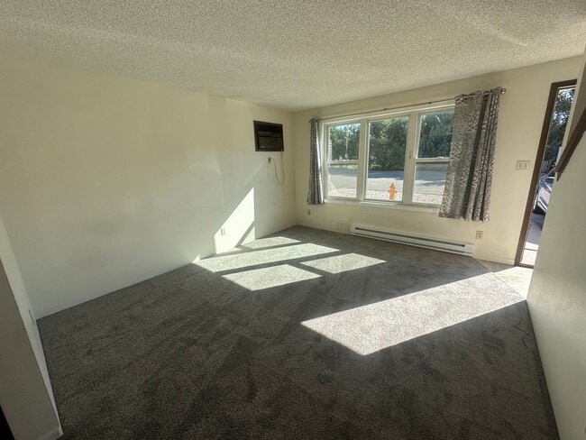 Building Photo - Two bedroom, One and one half bathroom tow...