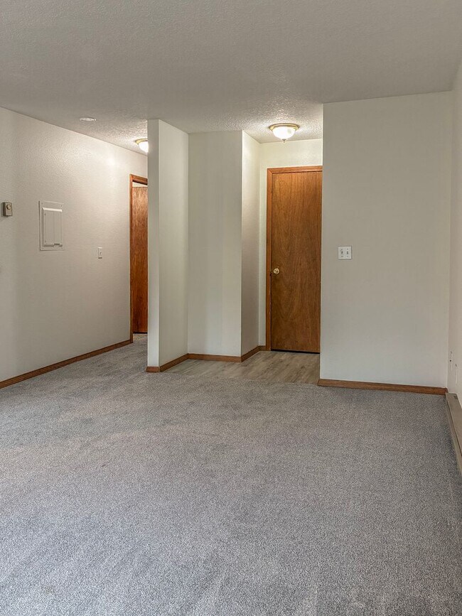 Building Photo - Gresham 1 Bedroom Condo Available for Move In ! Call today