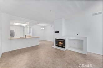 Building Photo - 2802 Ladrillo Aisle