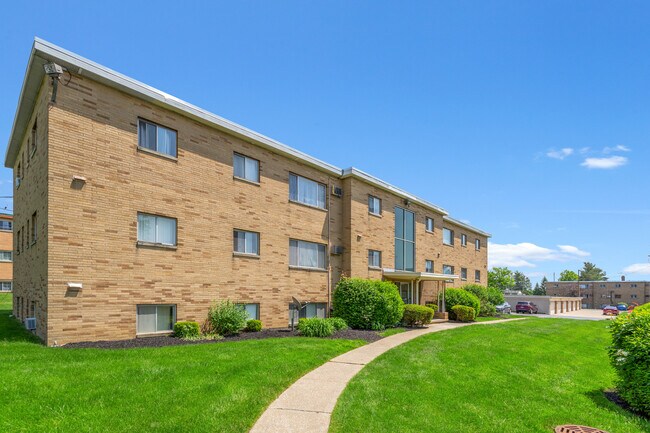 Building Photo - 5200 Royalton Rd