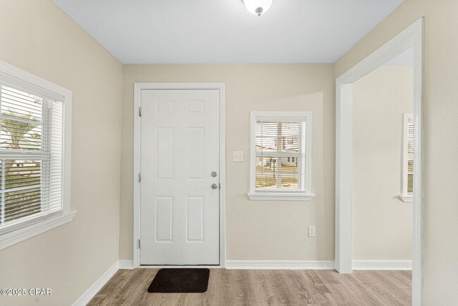 Foto del edificio - 1020 E 14th Ct