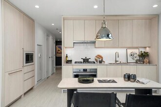 Building Photo - 310 N Halsted St