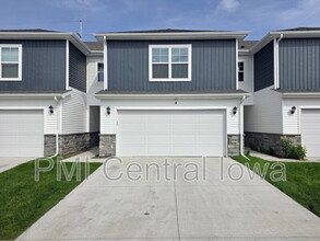 Building Photo - 1631 NE Crossing Oaks Ln