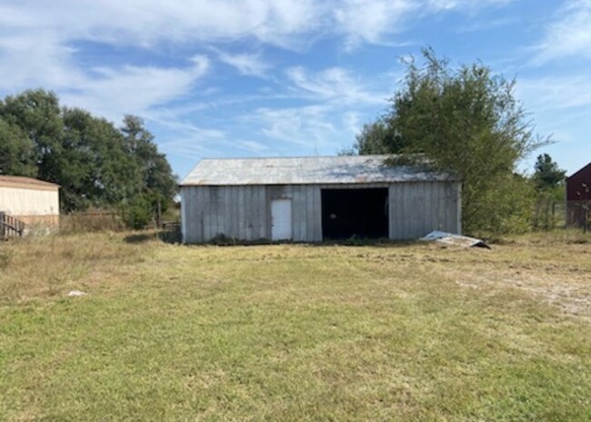 Building Photo - Large Home! - $790 Month / $1,900 Down