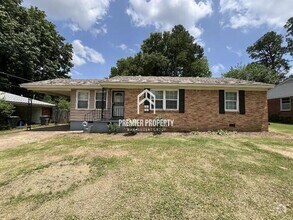 Building Photo - 3724 Elm Park Rd