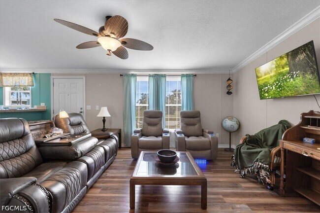 Building Photo - 701 Coral Dr