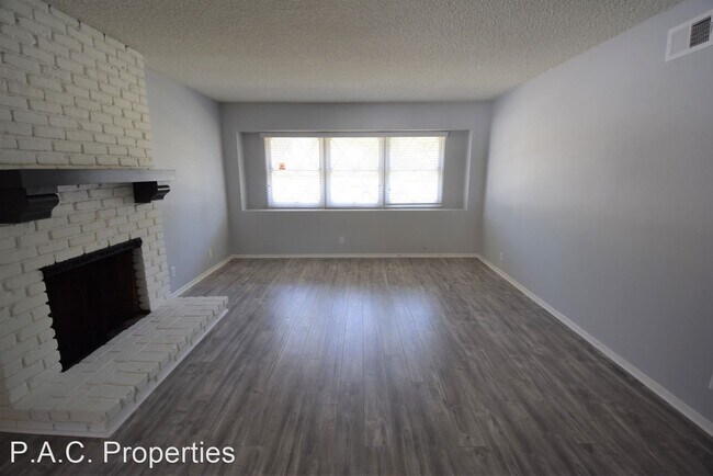 Foto del edificio - 3 br, 2 bath Apartment - 6665 Rhodes Avenu...