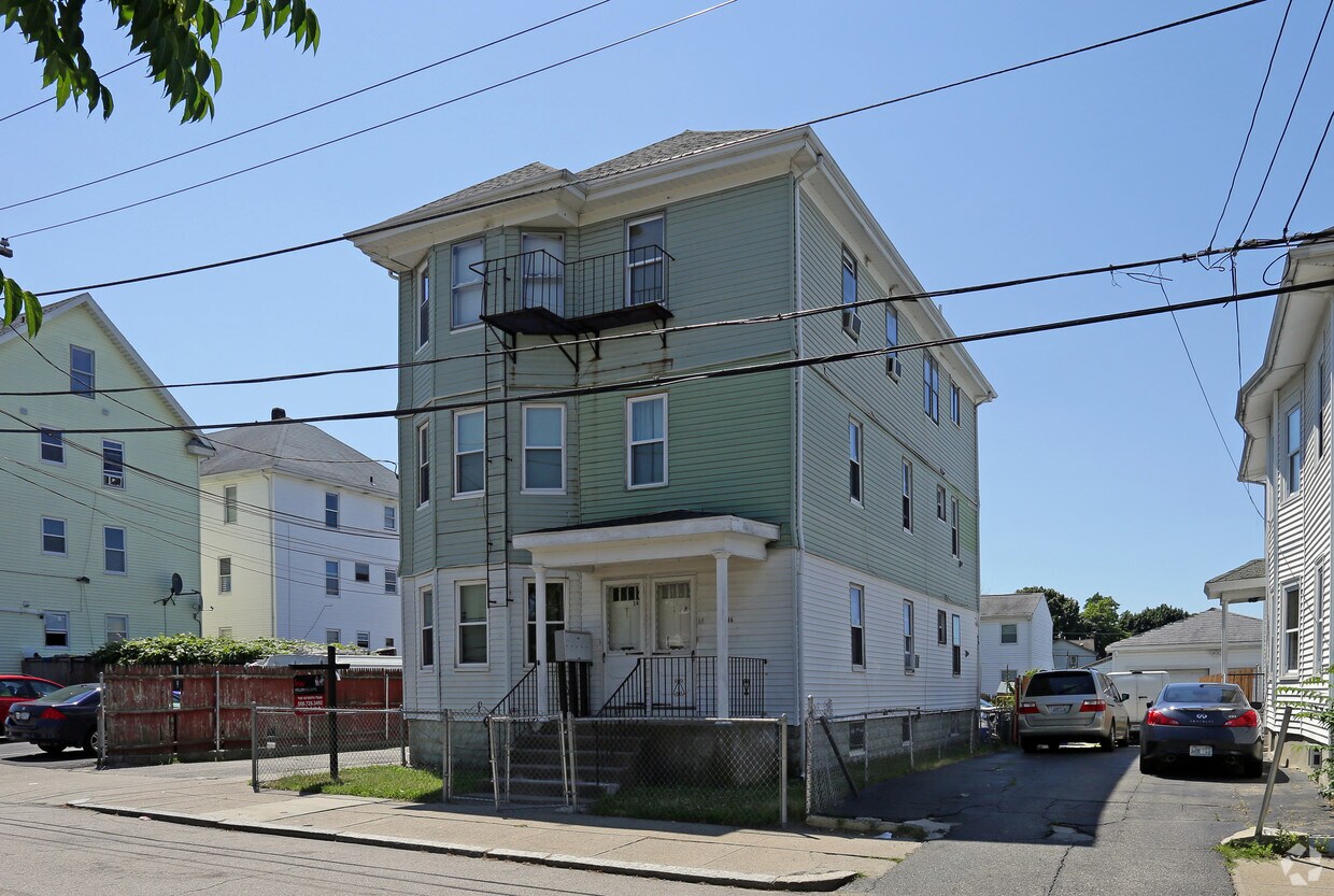 Building Photo - 14-16 Privet St