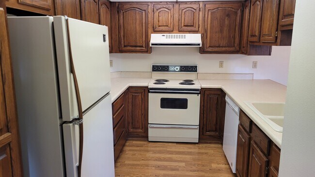 Building Photo - 3971 Fairway Hills Dr