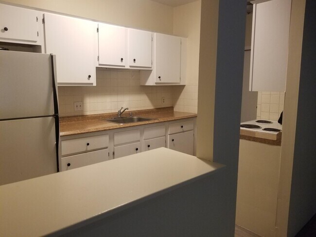 Building Photo - 4 Strawberry Bank Rd