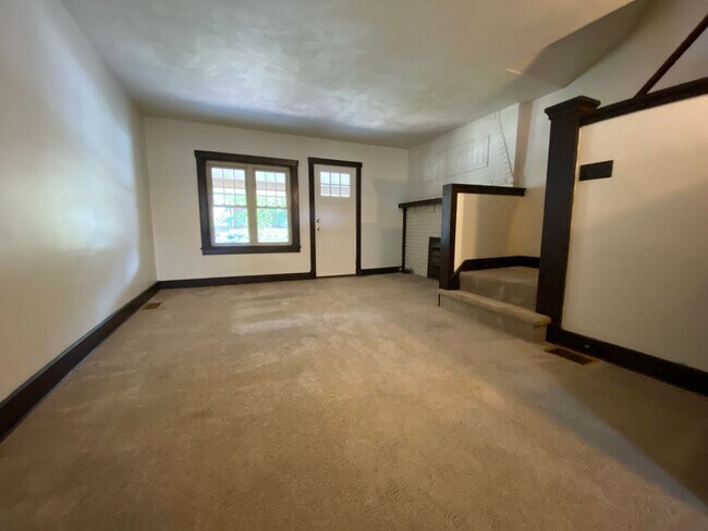 Photo - Amazing 3BR Townhouse in Squirrel Hill! Covered Front Porch + Backyard! Call Today!