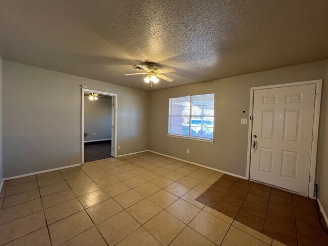 Building Photo - Located Near LCU Campus & Close Access to ...