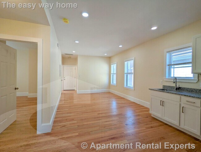 Building Photo - Union Sq. 3 BR, 2 Baths - Gut Reno - Laund...
