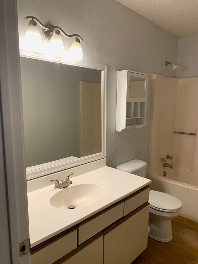 Building Photo - Fairwood Estates - easy access to I-12
