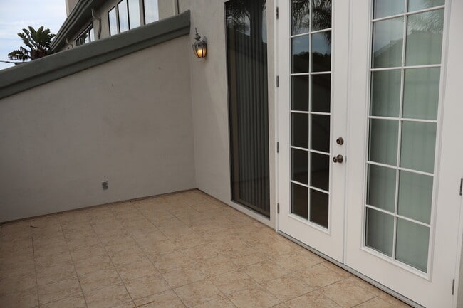 Building Photo - 515 N Gertruda Ave