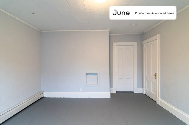 Building Photo - Room in Shared 3 bed/1 bath home