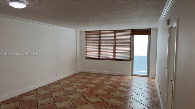 Foto del edificio - 3725 S Ocean Dr