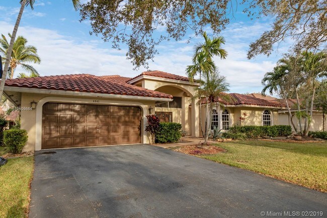 Foto del edificio - 4841 NW 104th Ln