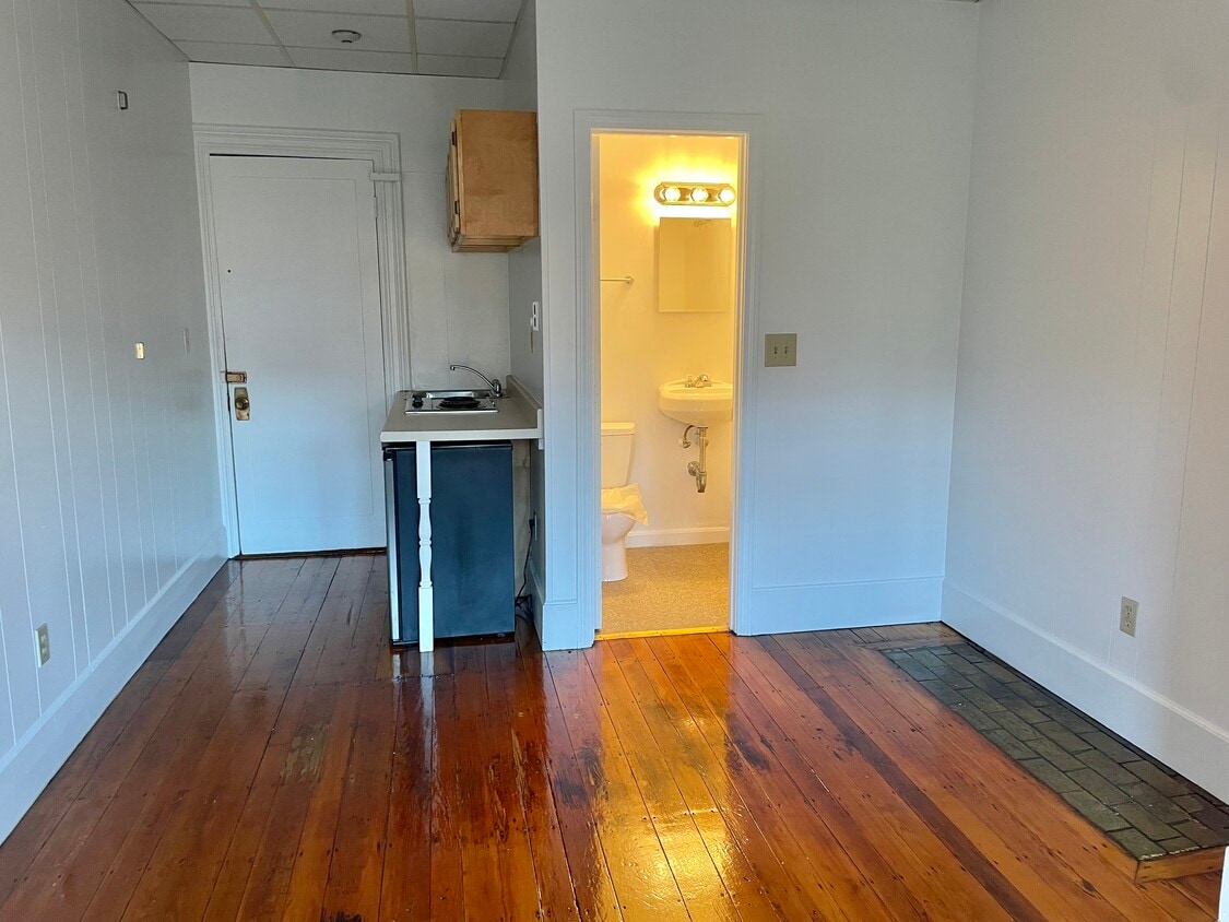 Building Photo - 272 Newbury St