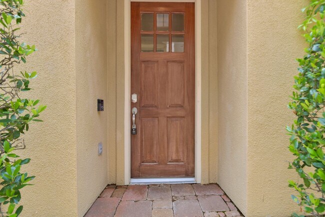 Foto del edificio - Gated Serenity Just Steps from Downtown