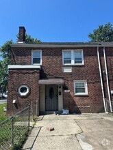 Building Photo - 1400 Honan St