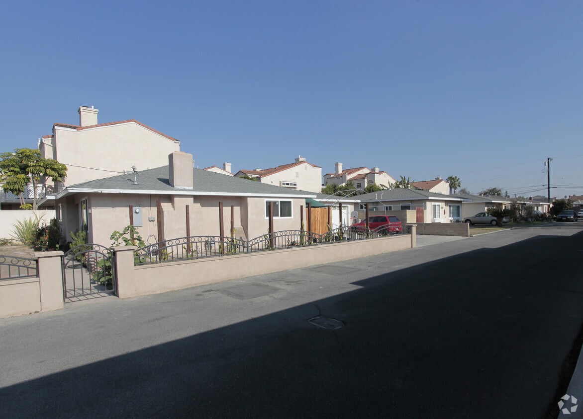 Foto principal - 12612-12622 Josephine St