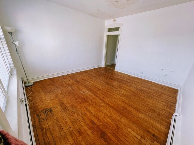 Building Photo - 318 S Westmore-Meyers Rd