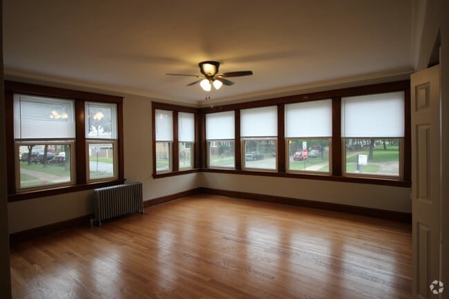 Building Photo - 2657 N Harding Ave