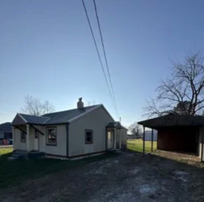 Foto del edificio - 2 bedroom/1 bath w/carport