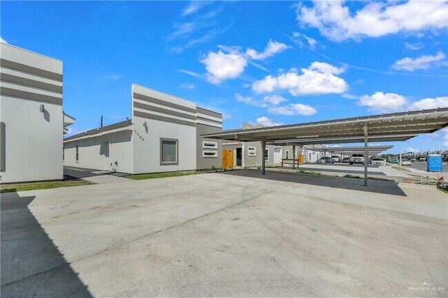 Foto del edificio - 16 West Dr