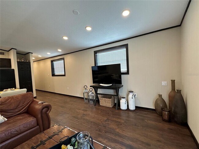 Building Photo - 33326 Mandrake Rd