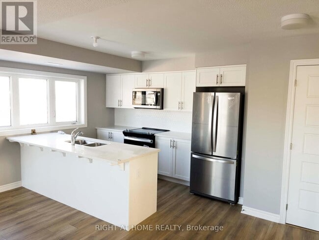 Building Photo - 712 Lapland Private