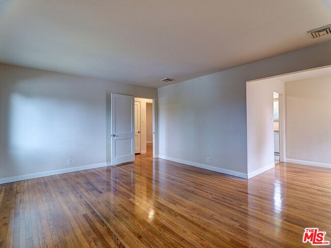 Building Photo - 8716 Bleriot Ave