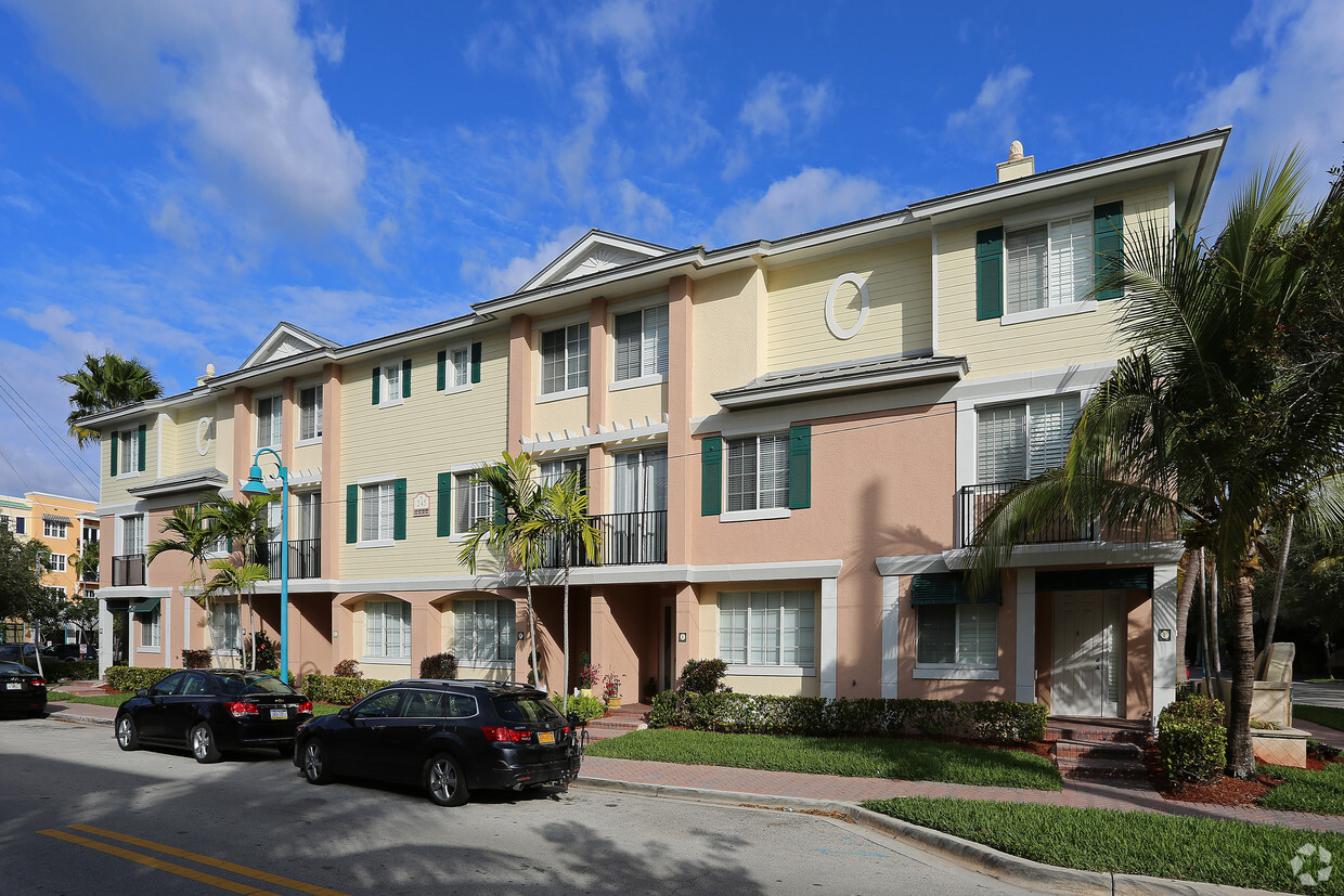 Foto del edificio - Pineapple Grove Village Condominiums