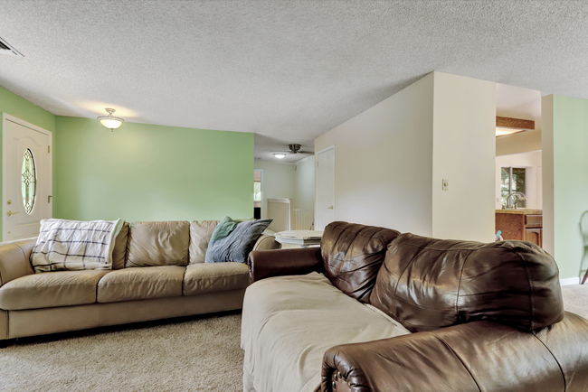 Building Photo - 13593 Lake Wildwood Dr