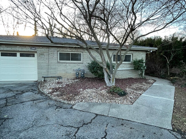 Building Photo - 2869 Charing Rd