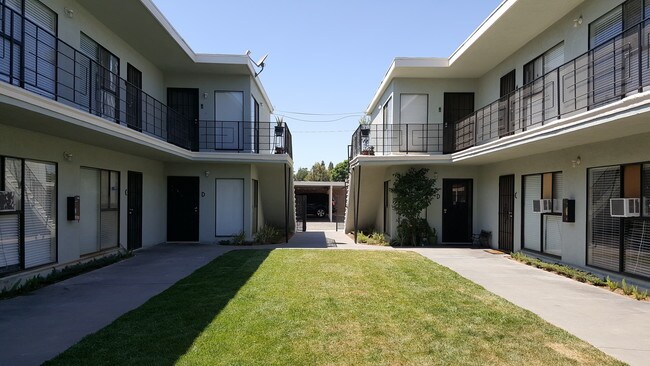 Building Photo - 10601 Parrot Ave