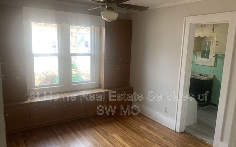 Building Photo - 521 S Warren Ave