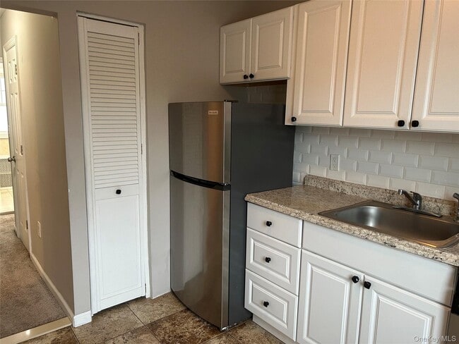 Building Photo - 248-15 89th Ave