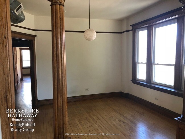 Foto del edificio - 2100 W Division St