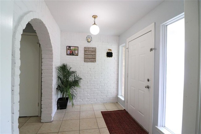 Building Photo - 1115 Bournewood Dr