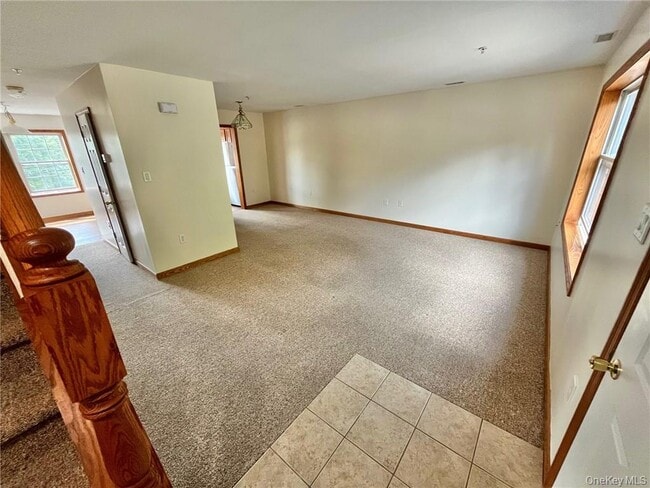 Foto del edificio - 327 W Post Rd