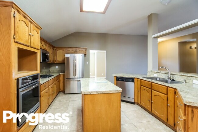 Building Photo - 1552 Warwick Dr
