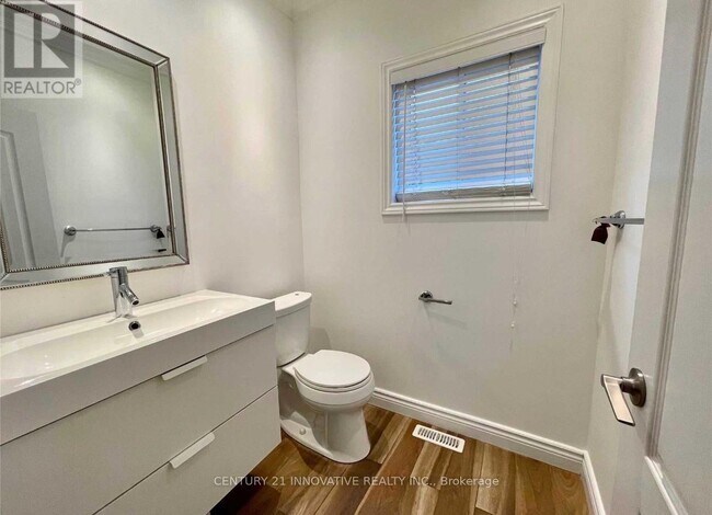 Photo du bâtiment - 1649 Sherbrook Dr