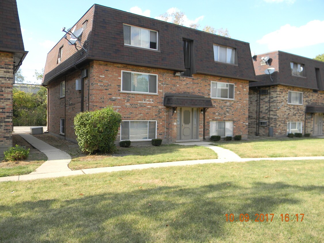 Primary Photo - 10104 Holly Ln