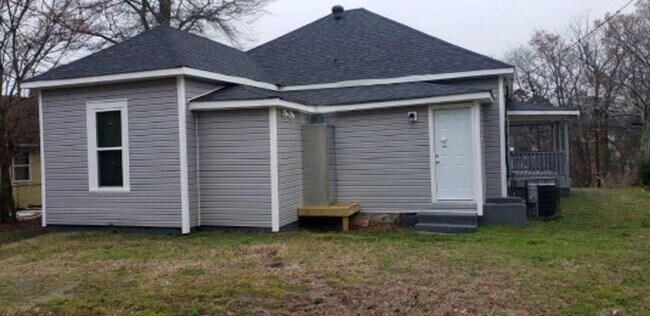 Foto del edificio - Must view this Adorable 3 bedroom 1 bath h...