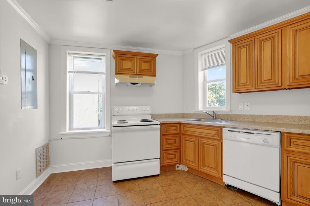Primary Photo - 2026 Ridge Ave