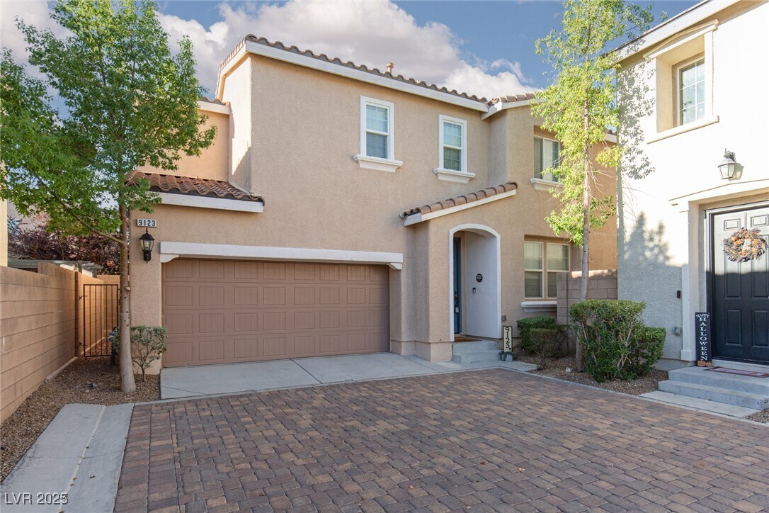 Foto principal - 9123 Mount Wilson St