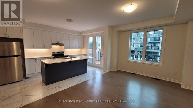 Building Photo - 31 Thomas Frisby Jr Cres