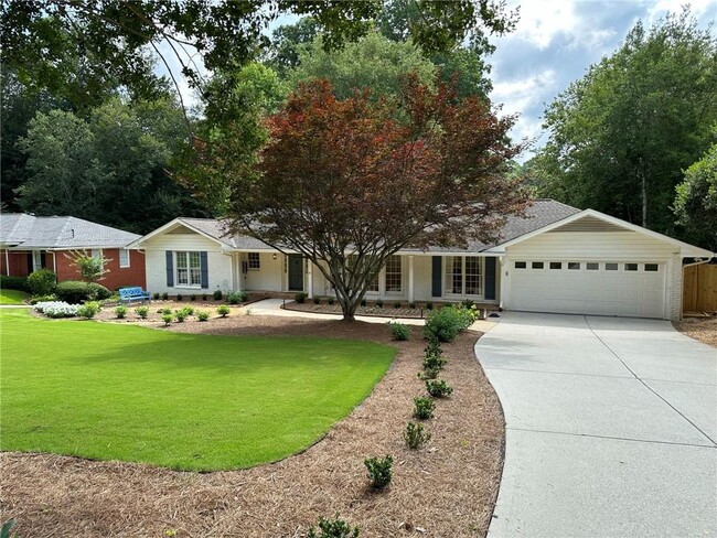 Foto del edificio - 4555 Runnemede Rd NW
